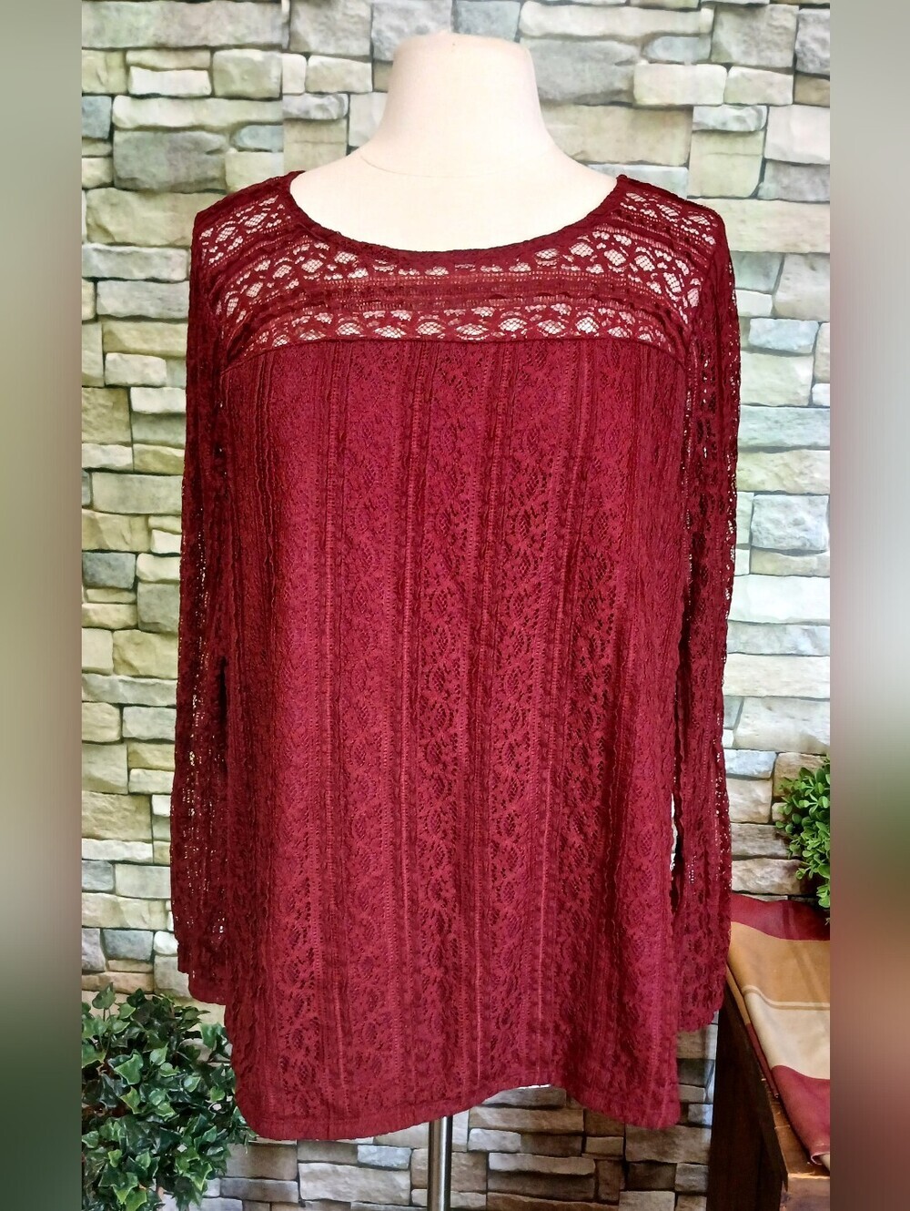Lane Bryant 18/20 Burgundy Lace Long-Sleeve Top
